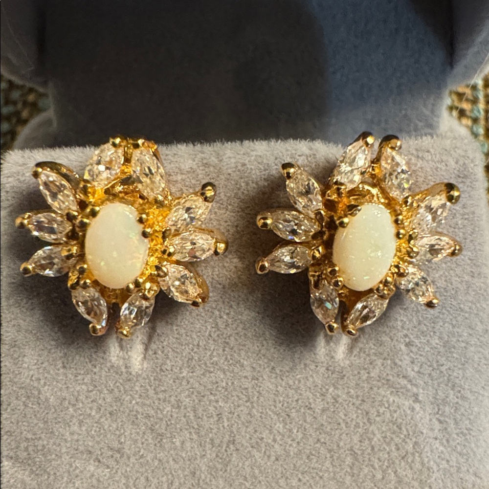 3097 Swarovski Crystal Elements Post Earrings - image 1